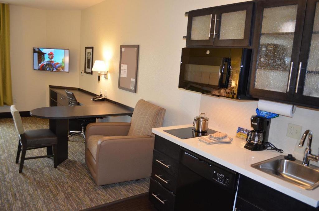 Candlewood Suites Saint Joseph By Ihg Exterior foto